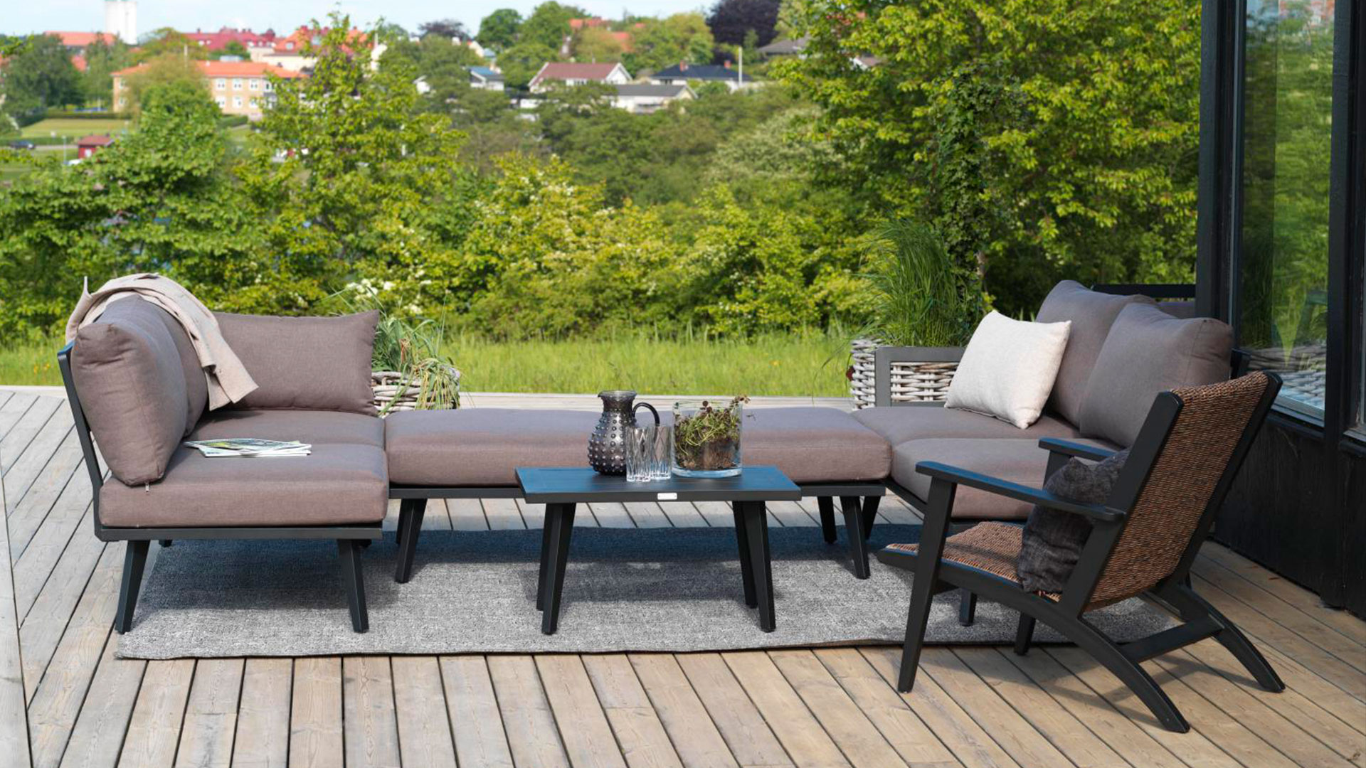 BR-2249-80-65_4 Kira loungefåtölj svart/konstrotting