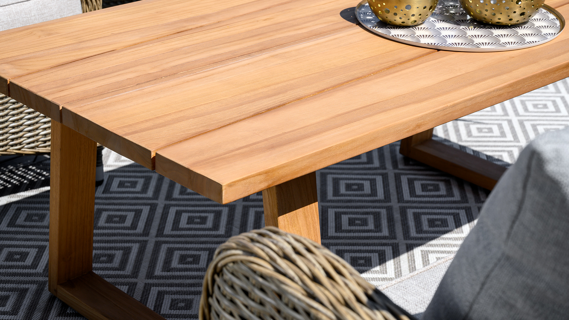 BR2238_2 Laurion soffbord teak 130cm