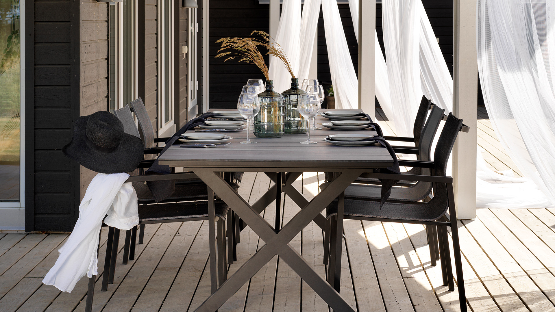 Hillmond matbord svart/grå 160cm