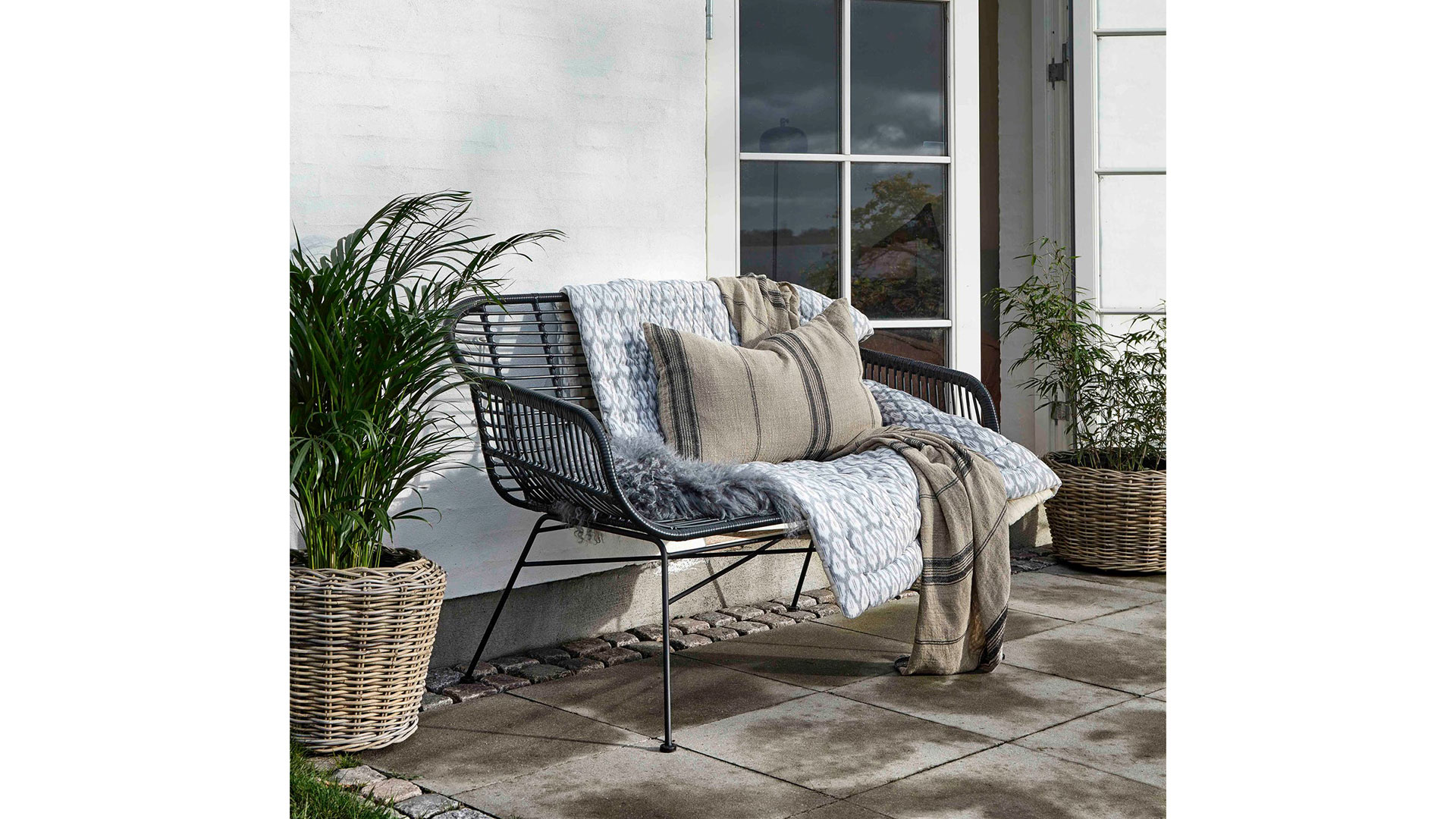 Gardy soffa svart konstrotting/tyg