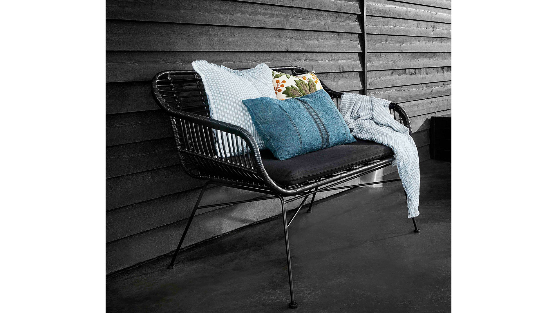 Gardy soffa svart konstrotting/tyg
