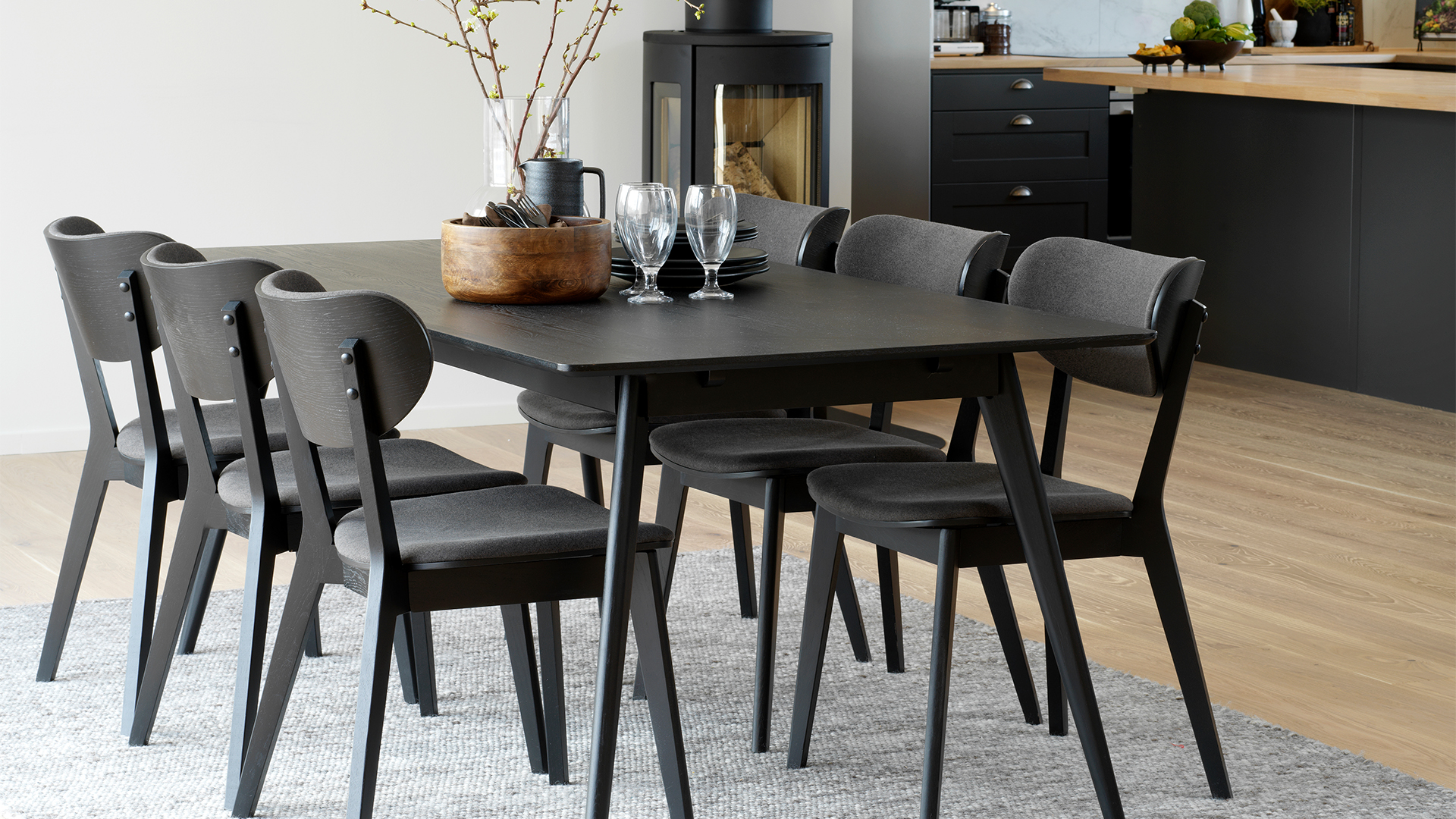 Yumi matbord svart 190cm