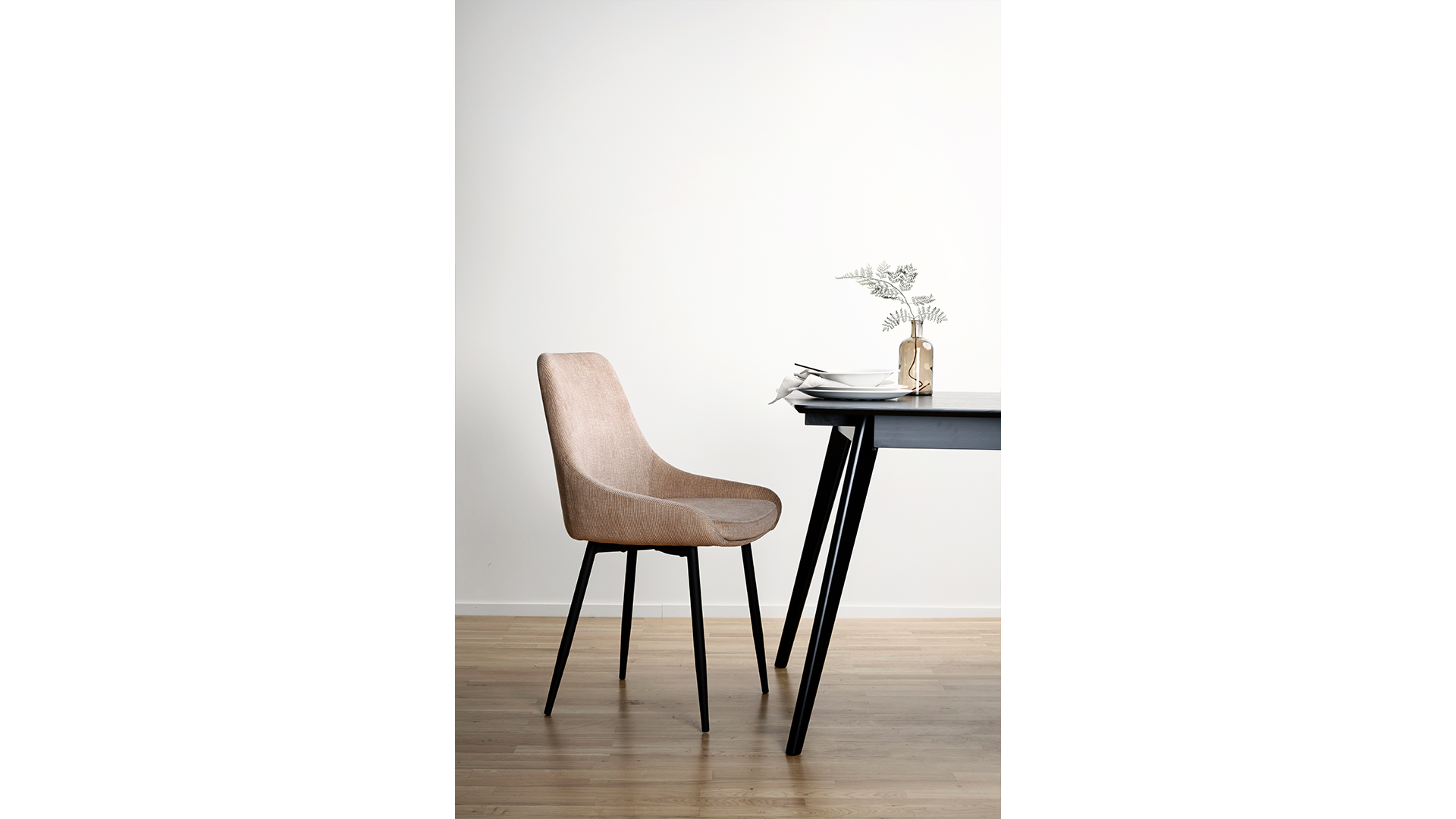 Yumi matbord svart 190cm