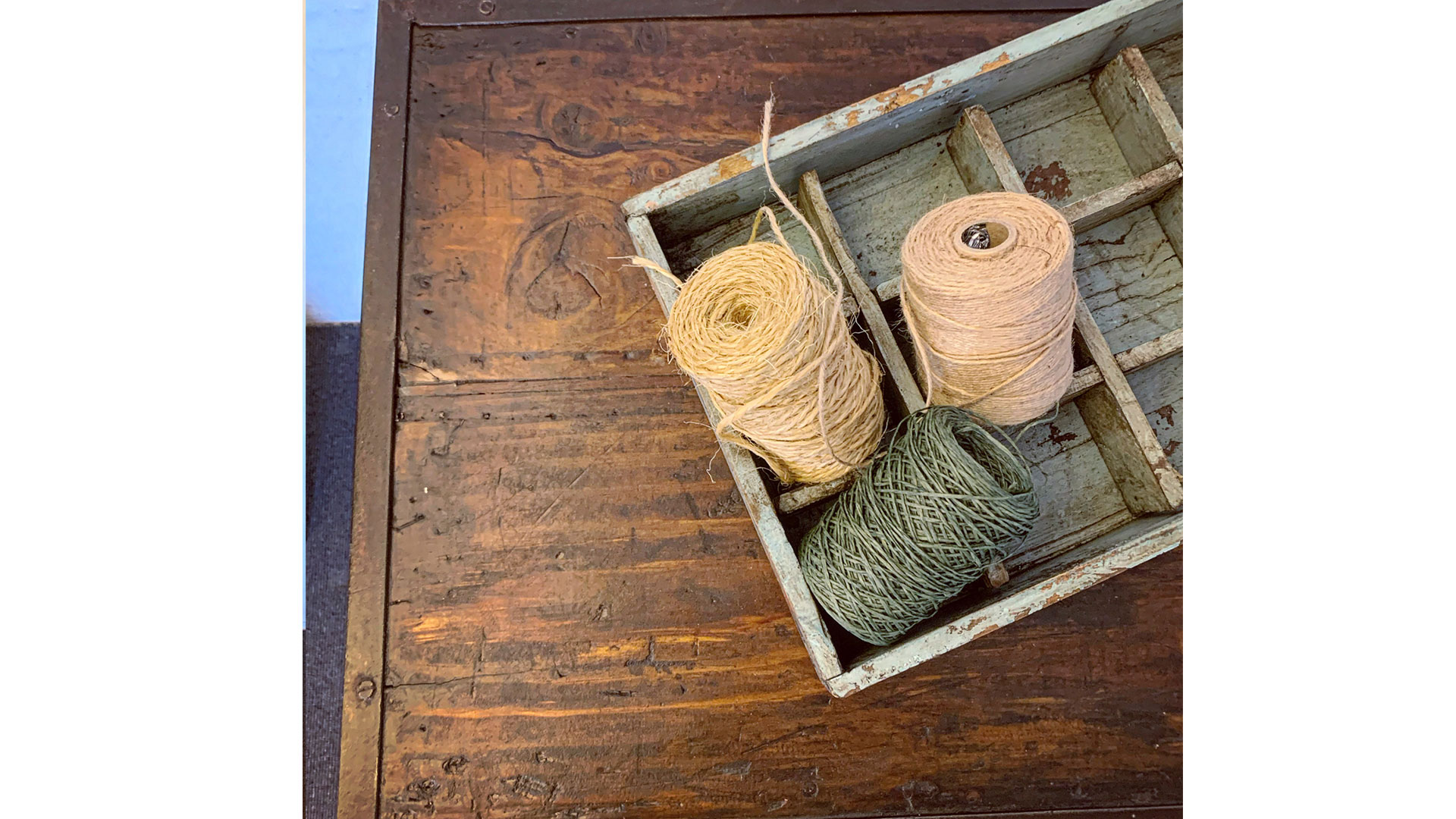 Wille matbord rustik trä med patina/järn