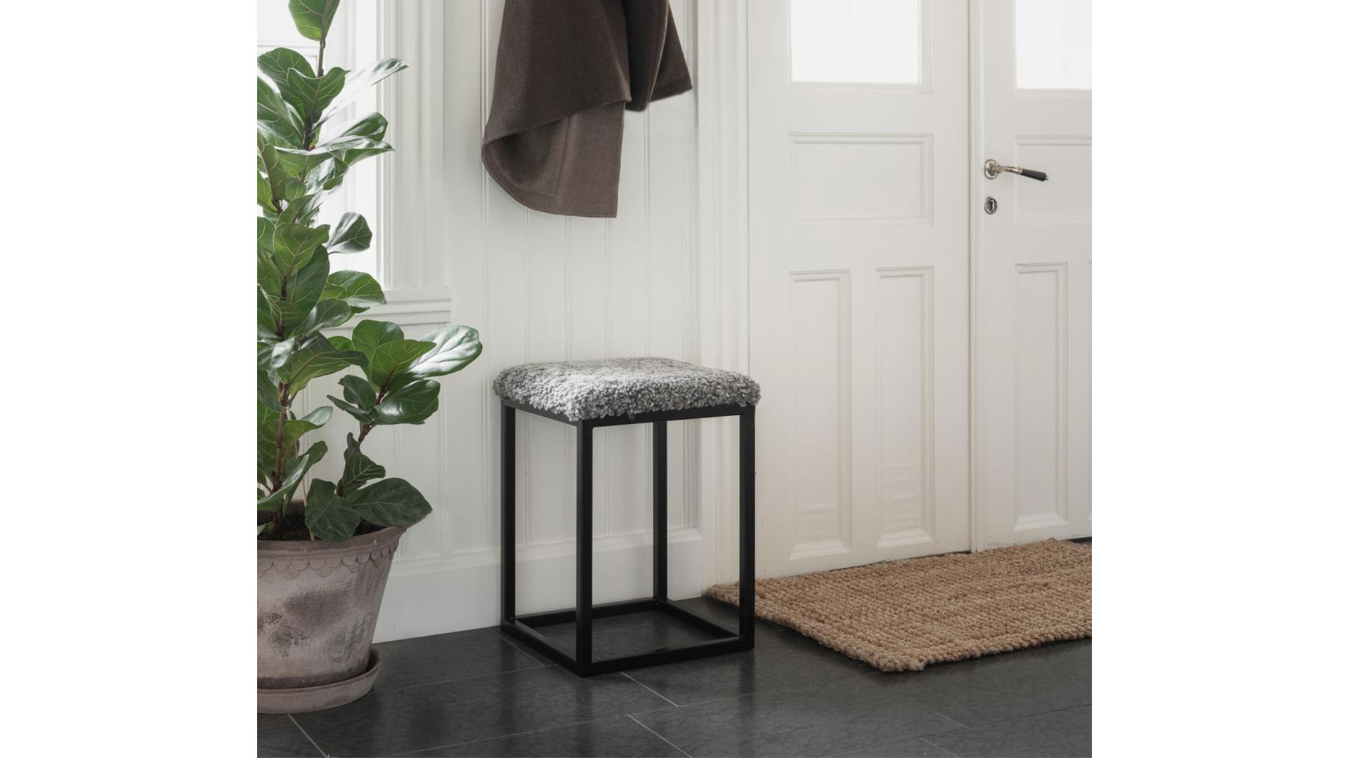 SW-ST3532799_2 Palle pall S curly charcoal/svart